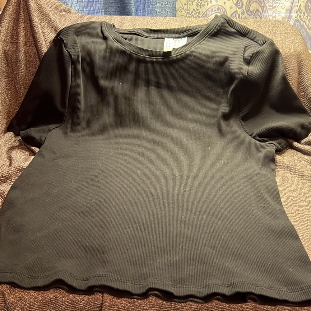 H&M stretchable basic shirts. - Picture 2 of 5